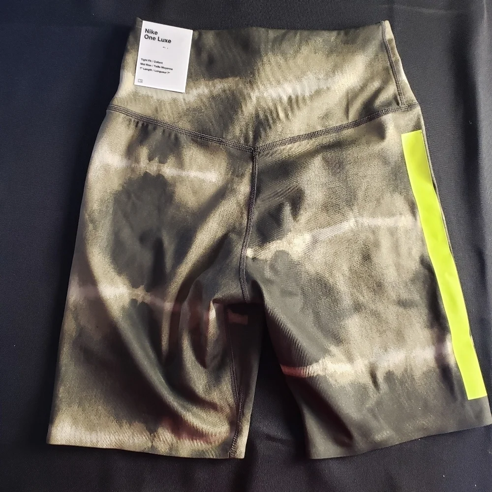 Nike One Luxe 7” Tie Dye Mid Rise Biker‎ Shorts NWT XS